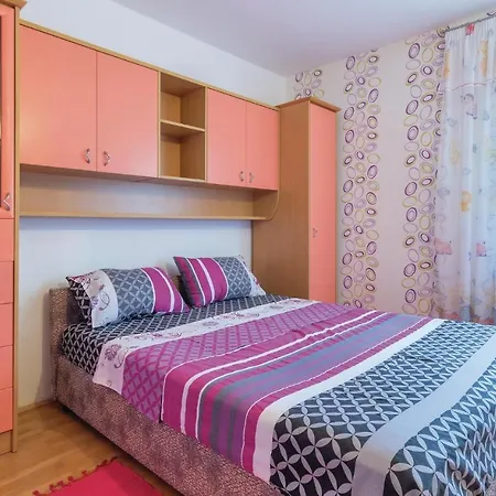 Lovely In With Wifi Apartamento Valbandon